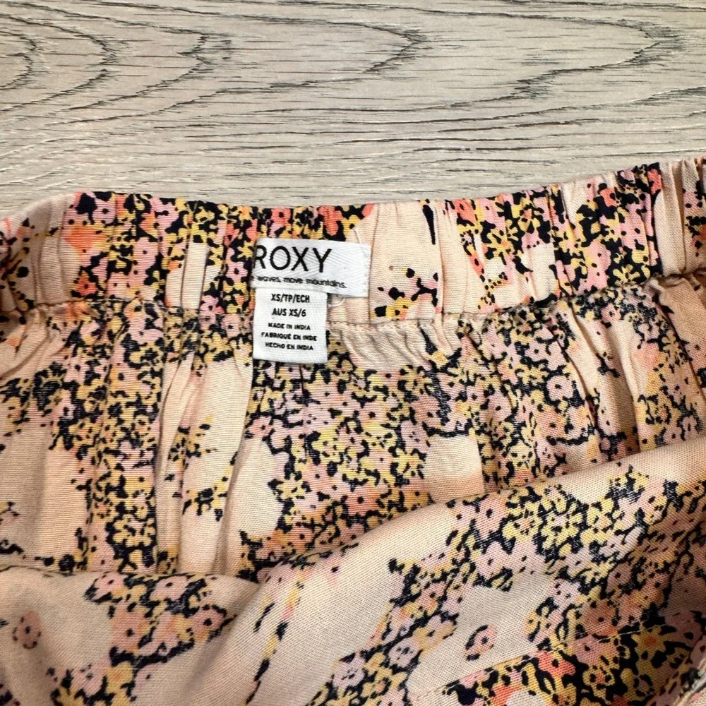 Roxy Floral Print Ruffle Tiered Mini Skirt Face to Love Xsmall XS Peach Pink‎